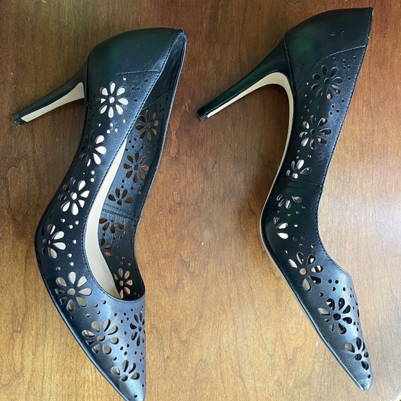 Kate Spade Floral Cut Out Black Classic Pumps - Picture 3 of 4